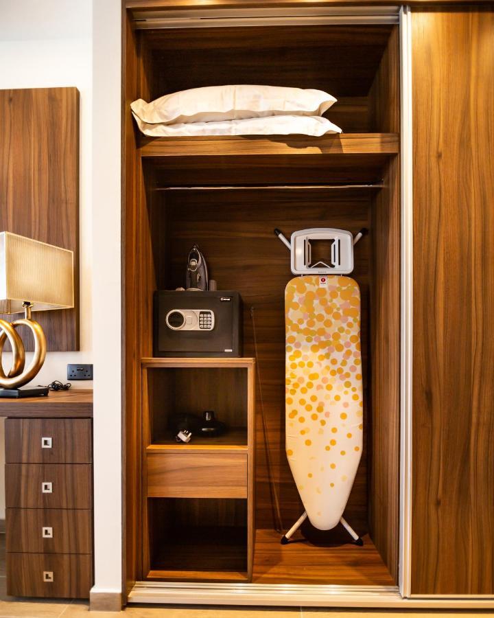 Leonardo Boutique Hotel Larnaca Bagian luar foto