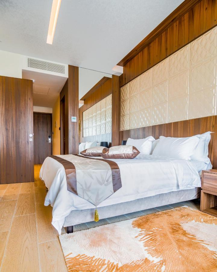 Leonardo Boutique Hotel Larnaca Bagian luar foto