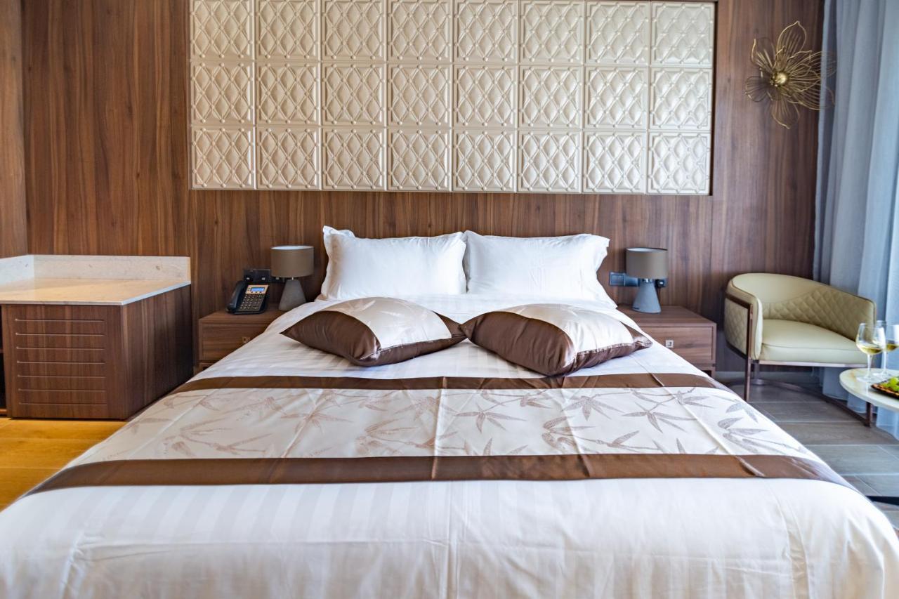 Leonardo Boutique Hotel Larnaca Bagian luar foto