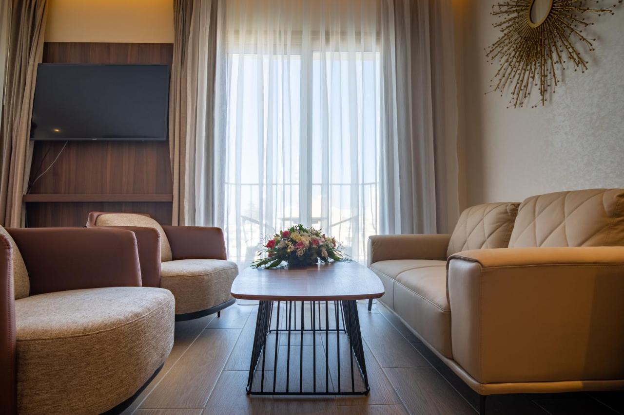 Leonardo Boutique Hotel Larnaca Bagian luar foto