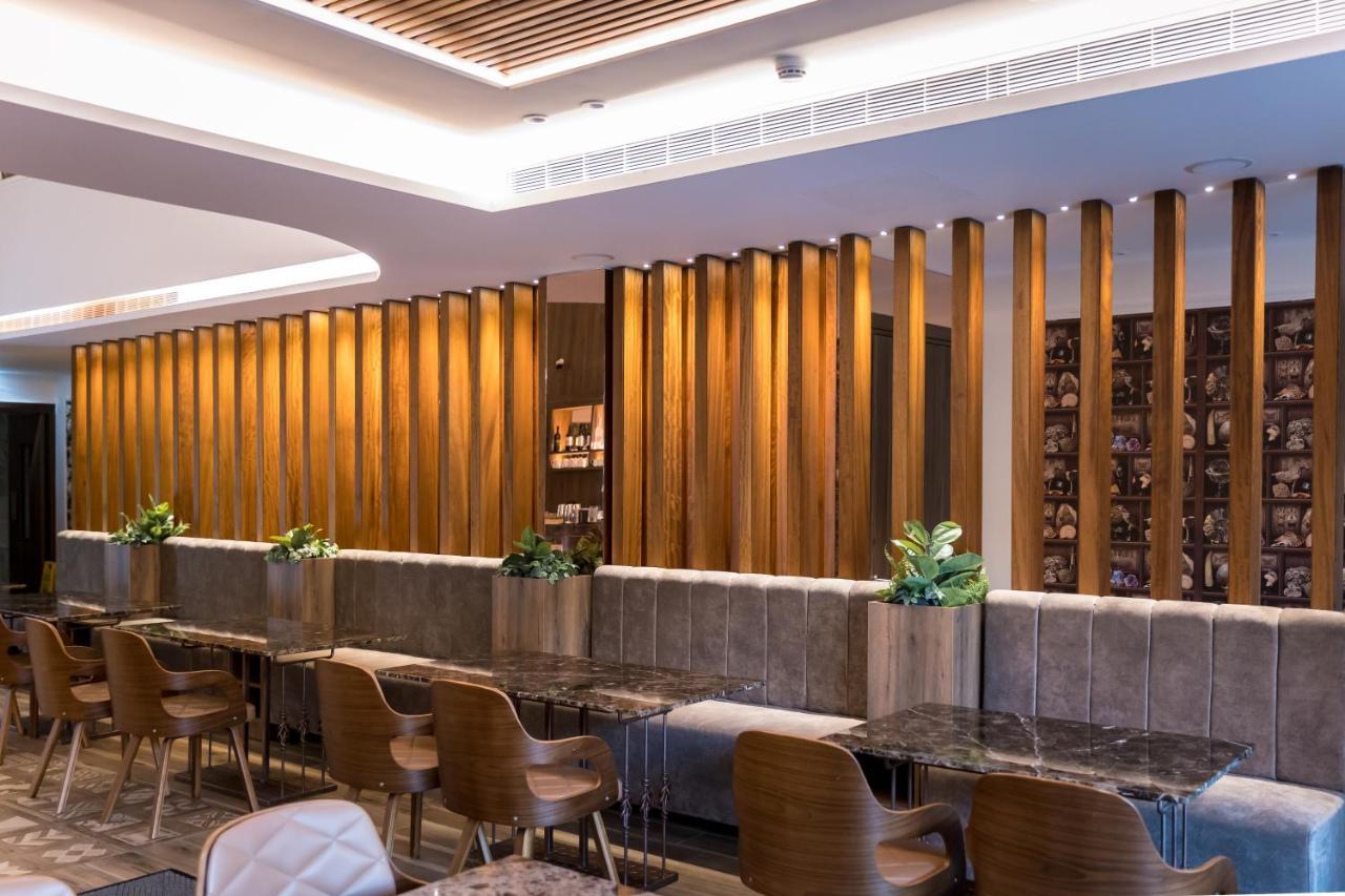 Leonardo Boutique Hotel Larnaca Bagian luar foto