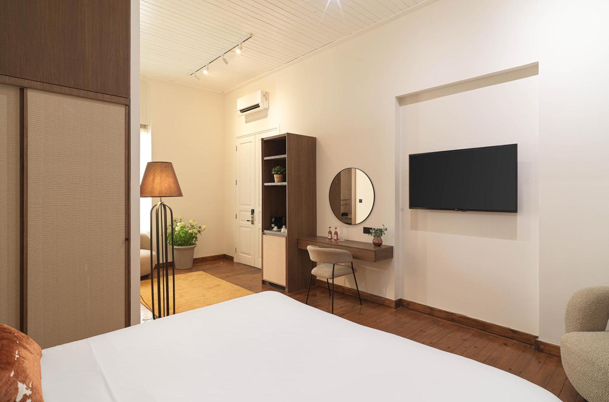 Leonardo Boutique Hotel Larnaca Bagian luar foto